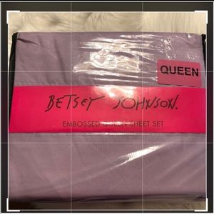Betsey Johnson Bedding - BETSEY JOHNSON LAVENDER QUEEN SHEETS SET Betsey Johnson Bedding - BETSEY JOHNSON LAVENDER QUEEN SHEETS SET